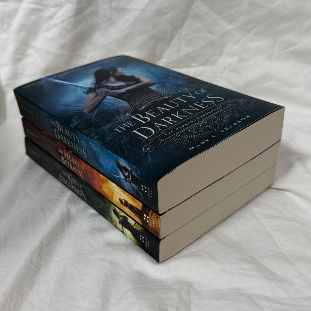 “The Remnant Chronicles” Paperback YA Fantasy Boxed Book Set by Mary E. Pearson - Picture 5 of 14